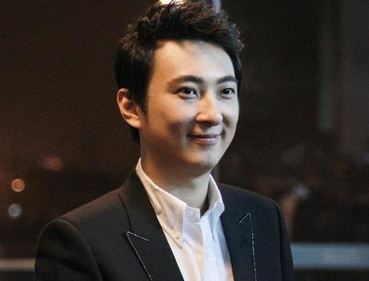 经常爆料娱乐圈的人,揭秘明星幕后故事