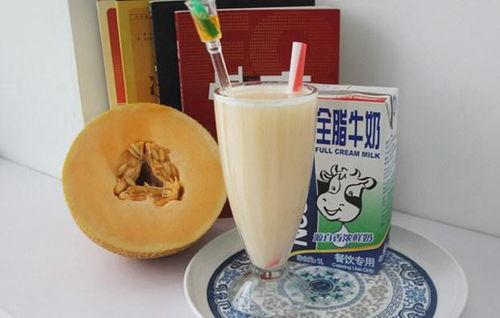 牛奶哈密瓜同时吃,营养双享的美食体验