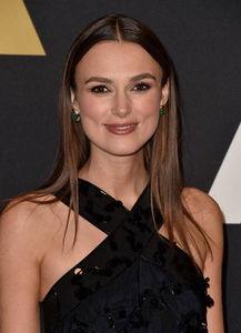 方脸欧美明星,揭秘欧美明星的方脸美学风潮